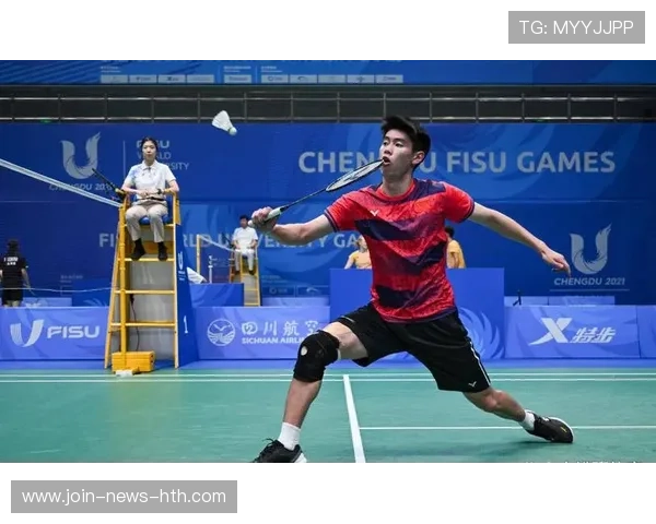 羽毛球选手逼对手连续出界堪称策略大师